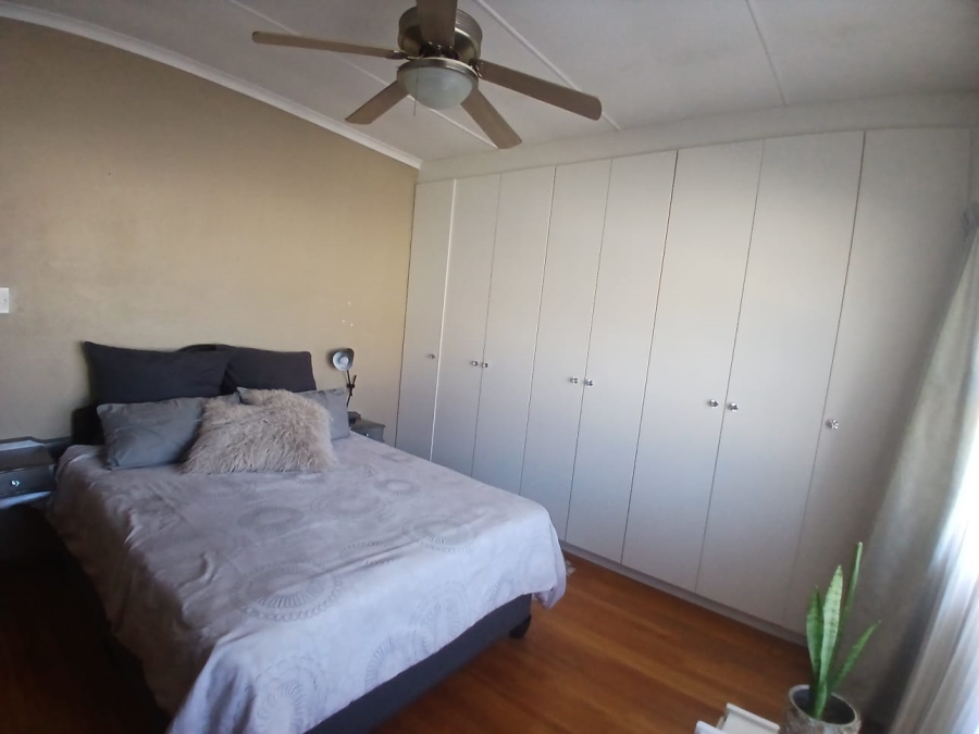 4 Bedroom Property for Sale in Avondale Western Cape